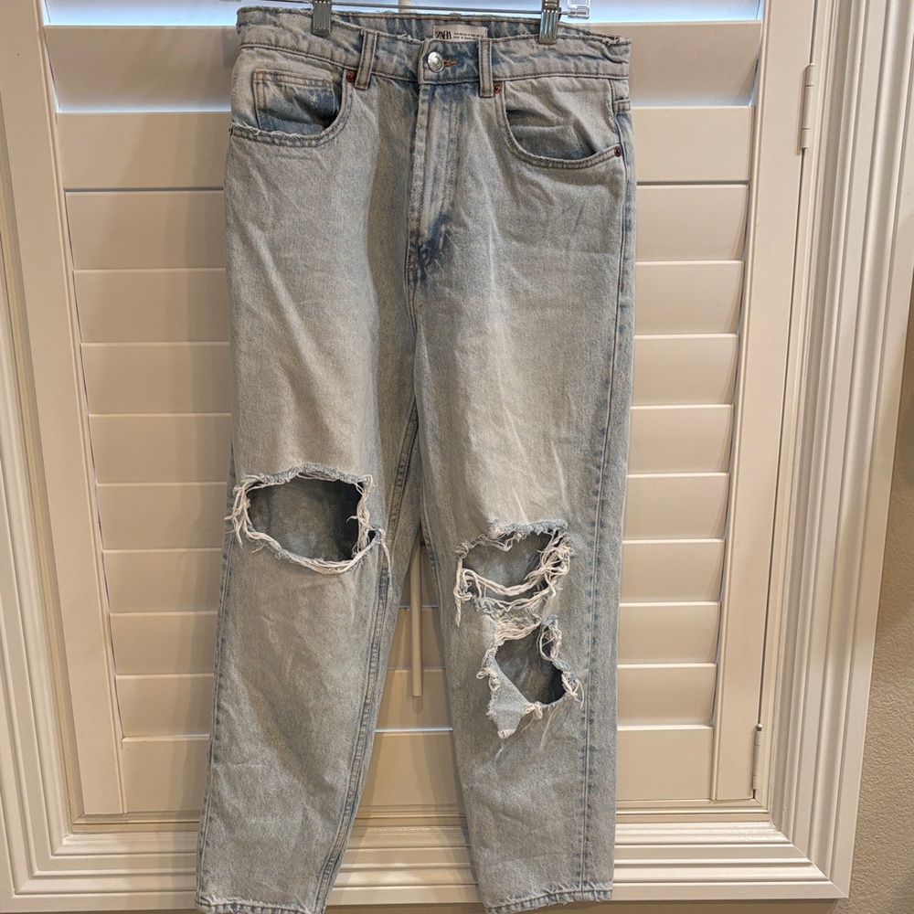 Zara Women's Light Blue Ripped Relaxed Jeans
